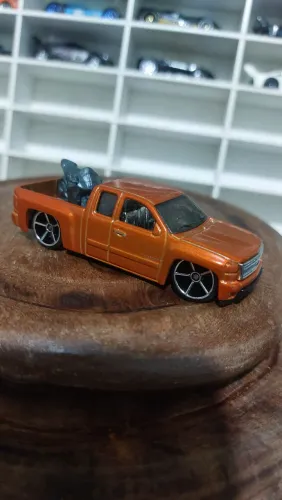 Hot Wheels Chevy Silverado Firts Edition 2006<br>