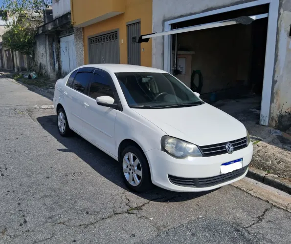 Volkswagen Polo Sedan 1.6 MI Total Flex 8V 4P 2013