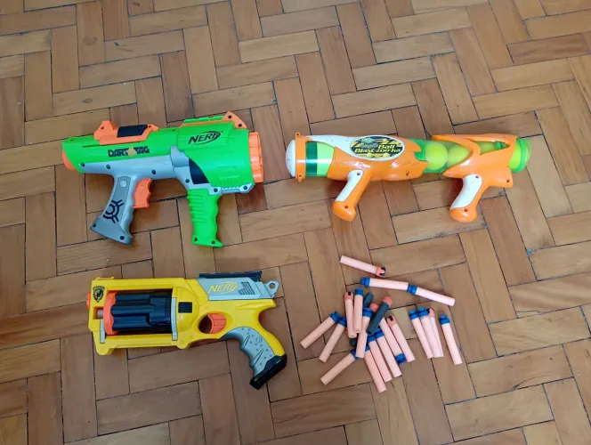 Lote armas de brinquedo Nerf e bazuca com dardos de brinde