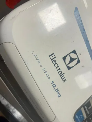 Máquina Lava e Seca Eletrolux modelo LSI 11 10,5kg