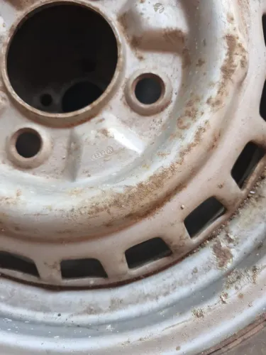 Roda original Fusca com logo VW e data