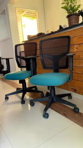 Cadeira de escritório Mirage ergonômica giratória (preço unitário - 2 disponiveis)