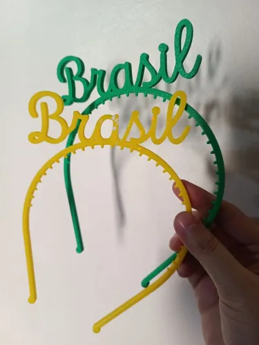 Tiara do Brasil em impressão 3d uma verde uma amarela 