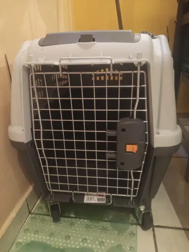 Vendo caixa de transporte skudo com rodinhas para animais