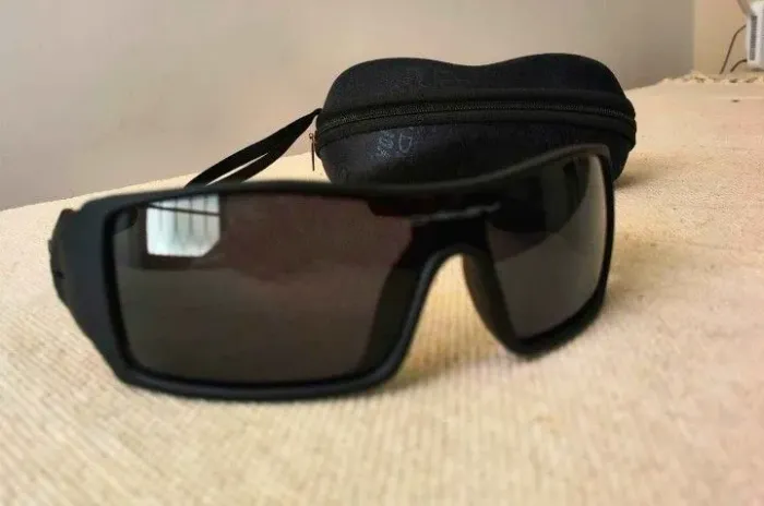 Óculos de sol Oakley original perfeito estado sem uso