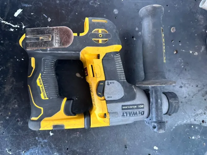Martelete Perfurador 5/8 DEWALT a Bateria 20.Volts