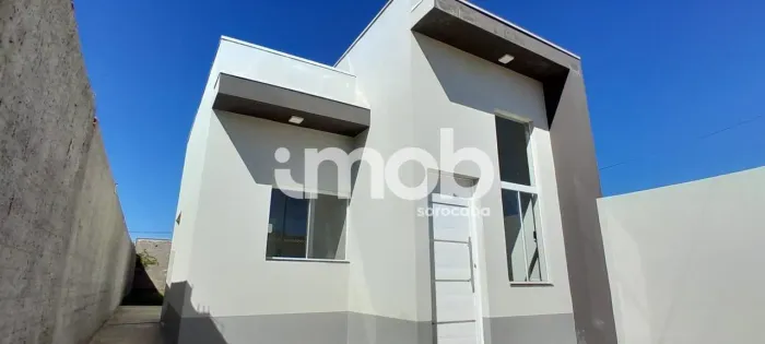 Casa á venda com amplo terreno bairro Centro-Capela do Alto/SP