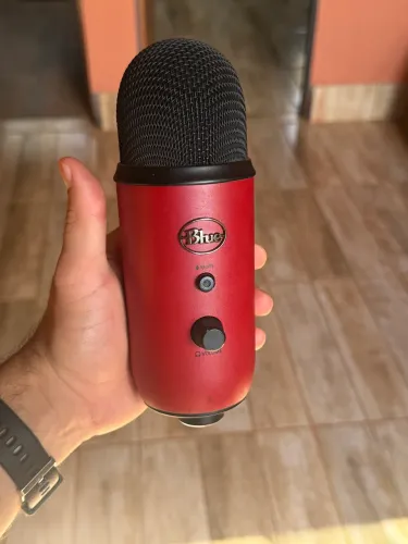 Microfone Blue Yeti (Vermelho Especial)