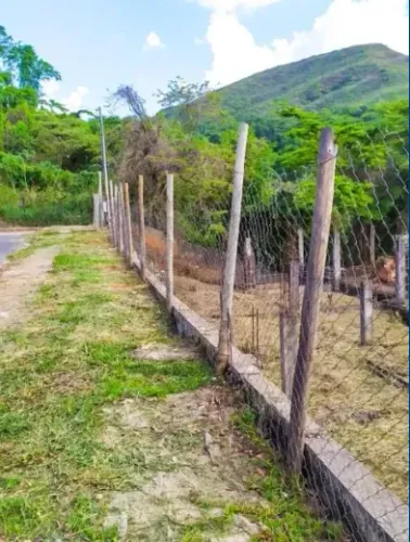 Lote com área de 904m² para venda no Estoril.