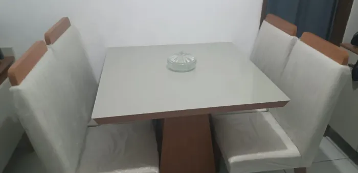 Vendo Mesa 4 Cadeiras