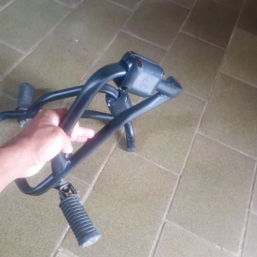Protetor de carenagem semi novo! 150 sem choro
