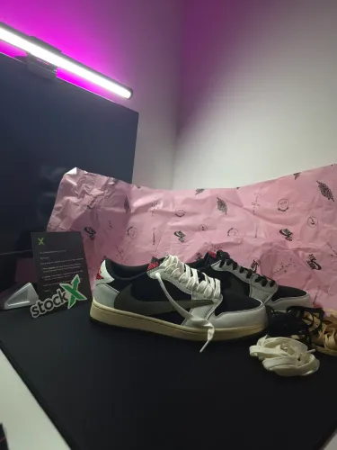 Travis Scott x Air Jordan 1 Low Olive