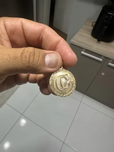 Pingente de prata banhado a ouro