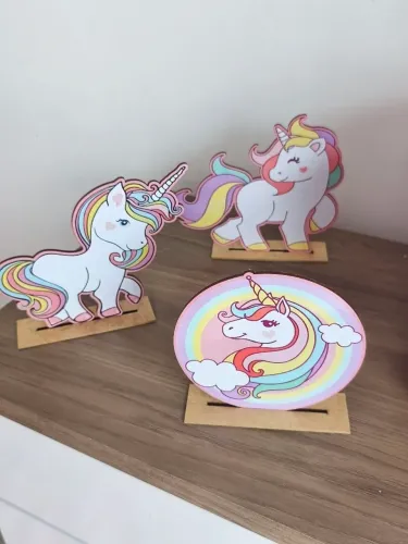 Trio de display do unicórnio em MDF