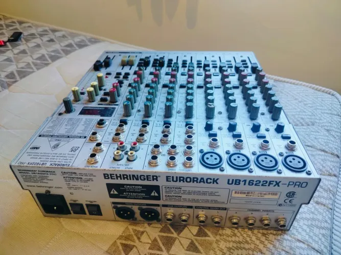 MESA DE SOM BEHRINGER