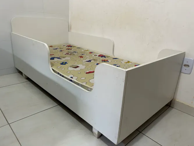 Cama Infantil com colchão 