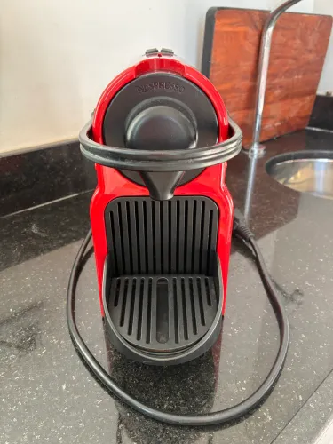Cafeteira Nespresso Vermelha - Excelente Estado