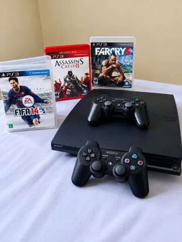 PS3 SLIM + 2 CONTROLES + 3 JOGO