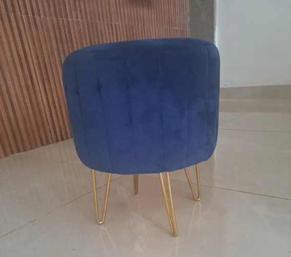 Puff banqueta veludo/suede azul marinho com dourado novo 38x30