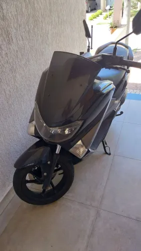 Moto Yamaha Nmax 160 Scooter
