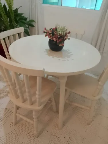 Mesa com 4 cadeiras