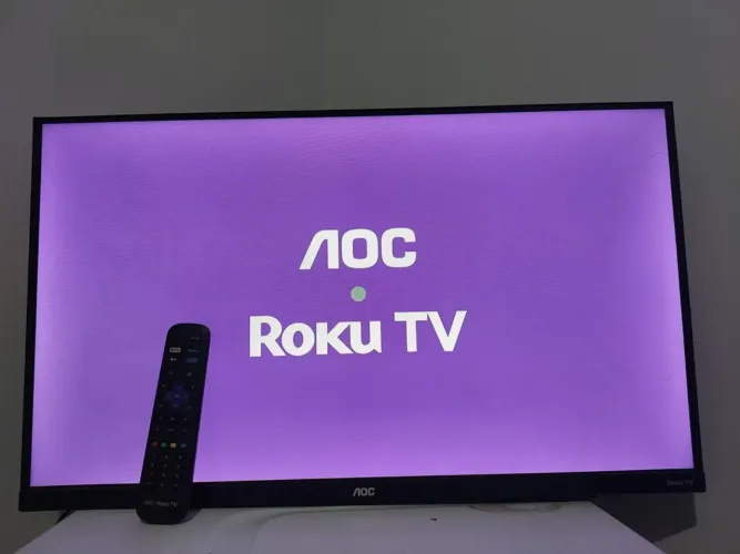 TV 32 polegadas AOC (com Roku TV)