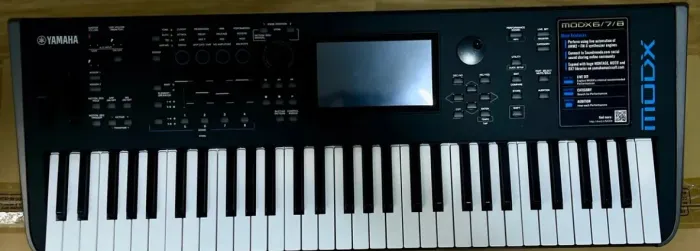 Teclado Sintetizador Yamaha MODX6 com 61 Teclas