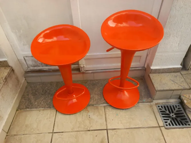 2 Banquetas tipo tulipa abs/fibra