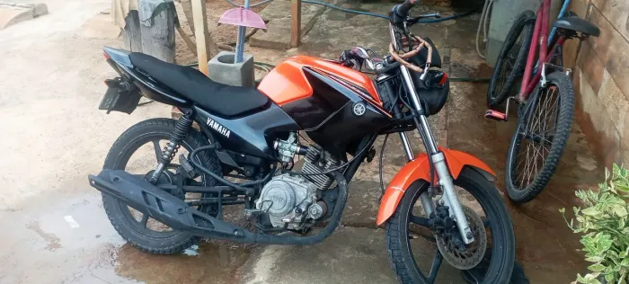 Yamaha 125 ótima mecânica e ótima pra trabalho. 