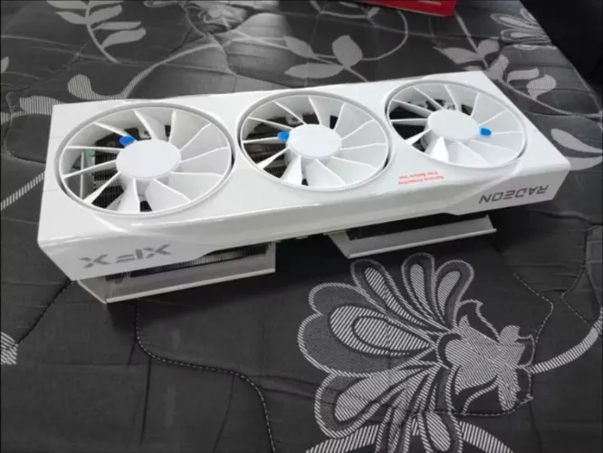 Placa de Vídeo amd 9070 xt 16 gb branca lacrada com nota