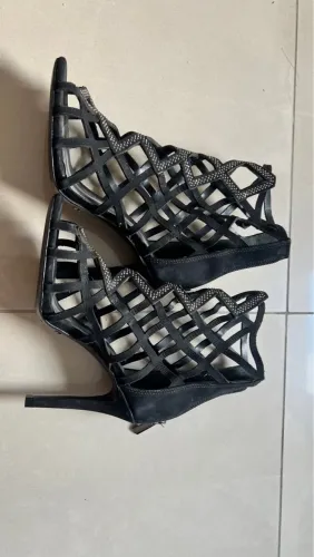 Sandália preta da Schütz 