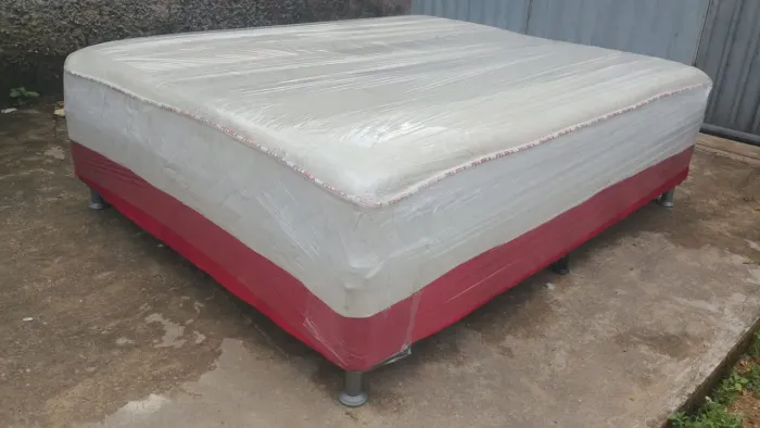 Cama King de Mola Ensacada tope Nova No Plástico Base Reforçada de Qualidade<br><br>Garantida
