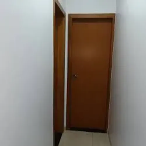 Porta Laminada Padrão Ipê VERNIZ - Qualidade Profissional e Alta Durabilidade