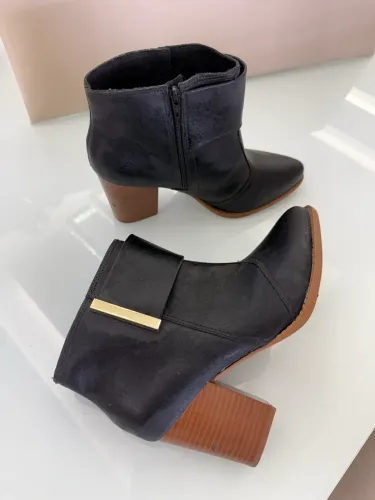 LINDA BOTA PRETA MARCA BEIRA RIO