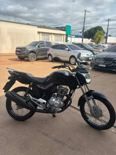 Vendo essa linda moto, sem defeito algum, pego entrada, financio tbm