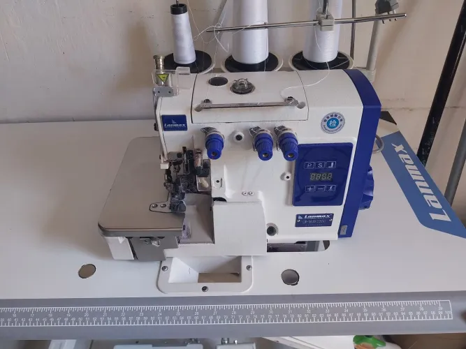 Vendo overlok eletronica Lamax