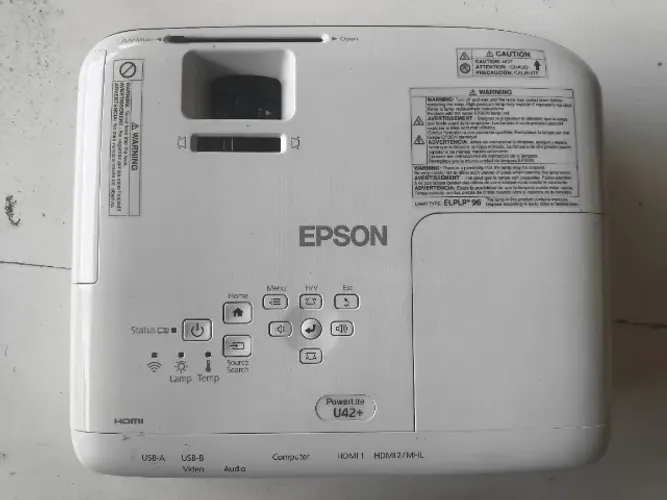 Projetor Epson PowerLite U42+ Full HD | Apenas 125h de uso! | Completo na Caixa