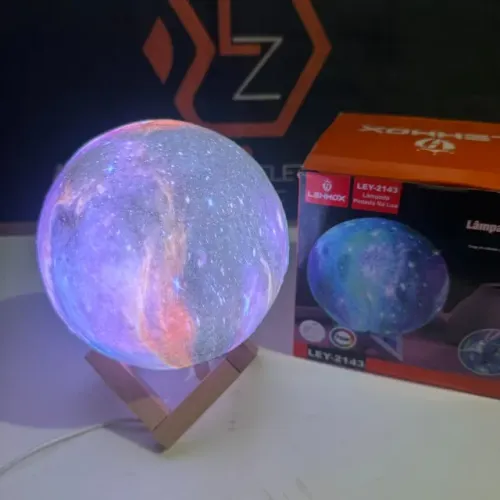 Luminária de lua 3D com design de galáxia e base de madeira