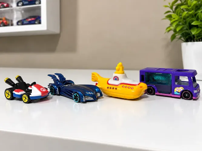 LOTE HOT WHEELS TEMÁTICOS - 4 MINIATURAS