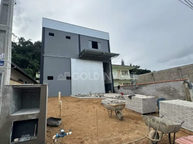Galpão com 250m² no bairro Souza Cruz!!!