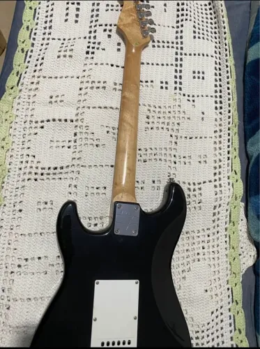 Guitarra PHX Stratocaster HSS Preta - Regulada e Pronta para Tocar