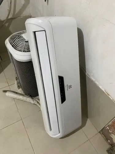 Ar condicionado 9 mil BTUs não gela