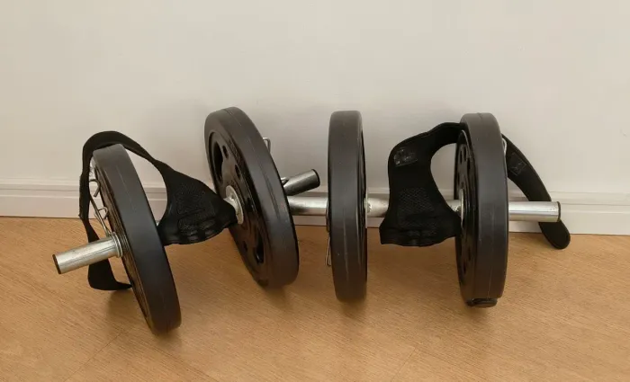 Kit 2 Barras com 4 Anilhas de 5kg para Academia em Casa