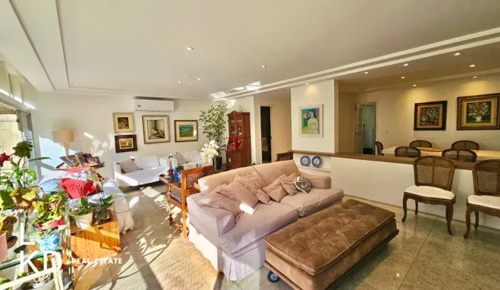 Apartamento reformado com vista para o verde na Lagoa | 163 m² | 4 quartos | 3 vagas