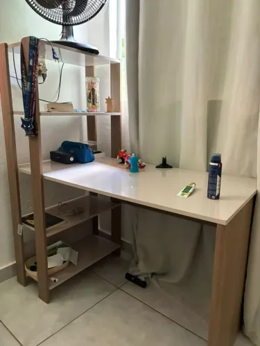 Mesa e cadeira