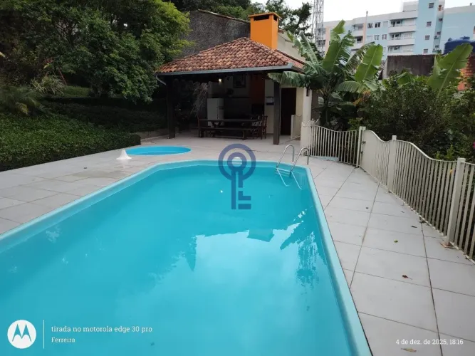 Apartamento 3 Quartos (1 Suíte) com Sacada e Piscina - próximo à UFSC