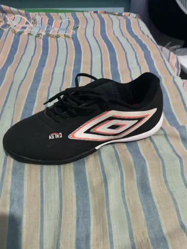 Chuteira society tamanho 40, troco por um tênis de futsal ou vendo.