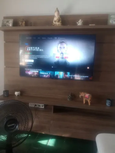 Vendo tv TCL 50 polegadas 1800 reais pouco usada