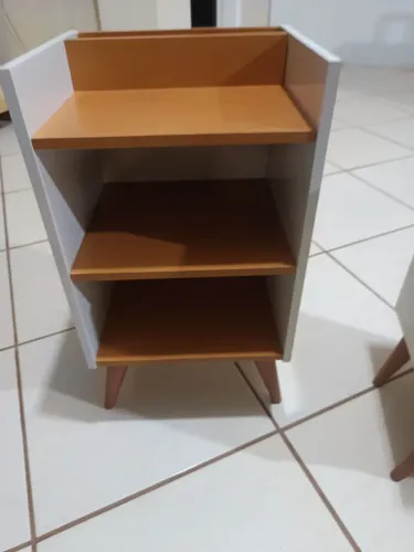 Mesa de cabeceira unitário
