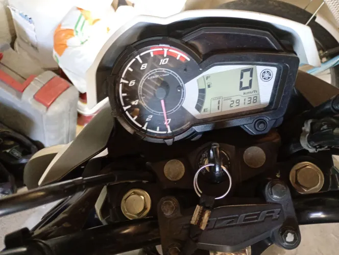 Moto em bom estado.